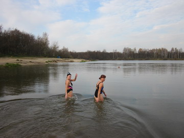 А теперь, девушки, - купаться! (фото, ноябрь 2011 г.)
