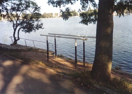 Место, где зимой располагается прорубь на городском озере Ивано-Франковска