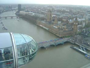 Вид на Темзу со смотровой площадки в центре Лондона (фото)