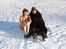 Моржихи загорают на снегу (Красногорск Московской области) (фото)