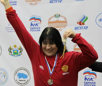 Наталья Серая (Москва) - рекордсменка России по дальности плавания в проруби