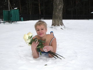 Галина Пажетнова (Подольск) отдыхает на снегу (фото)