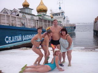 Волгоград. Моржи встретили 1 января 2010 года заплывом в ледяной Волге (фото)